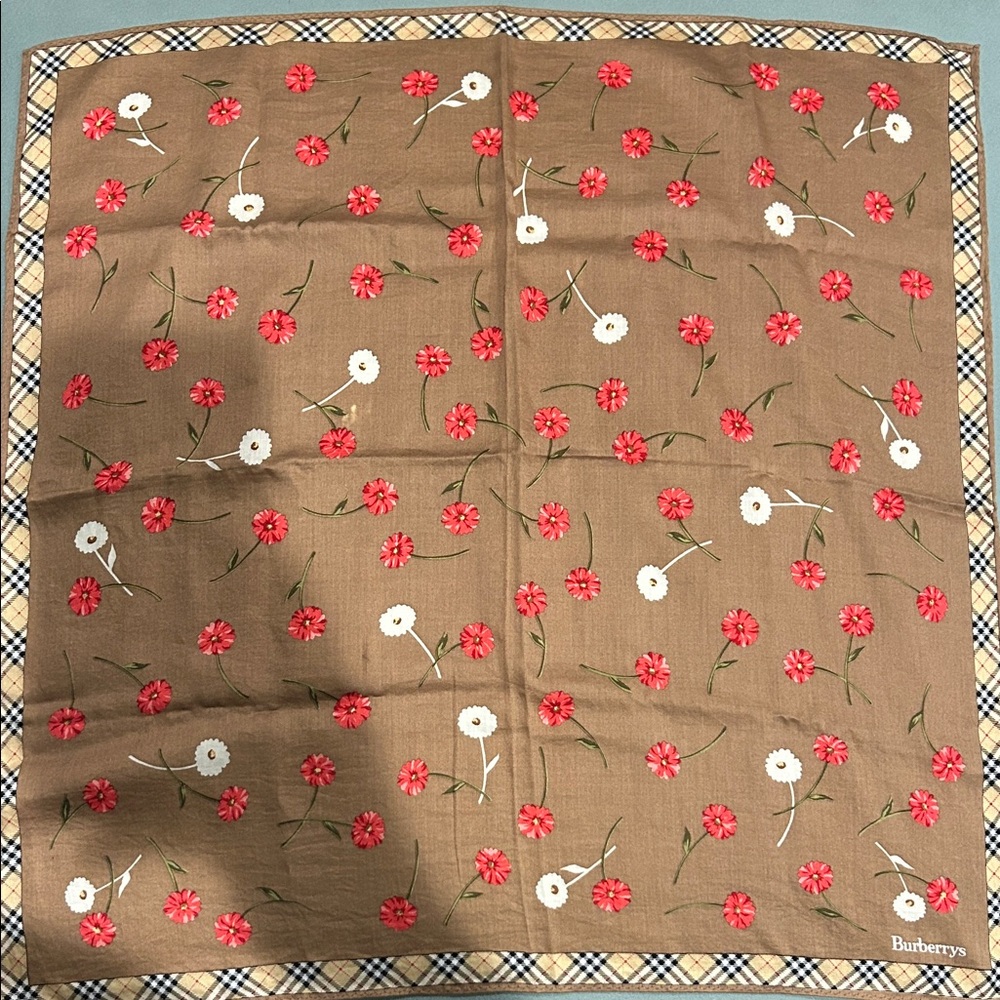 Burberrys VINTAGE RARE handkerchief. pocket square. *Prestine condition. - Picture 3 of 6